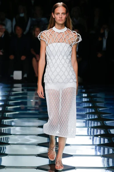 Look 12
